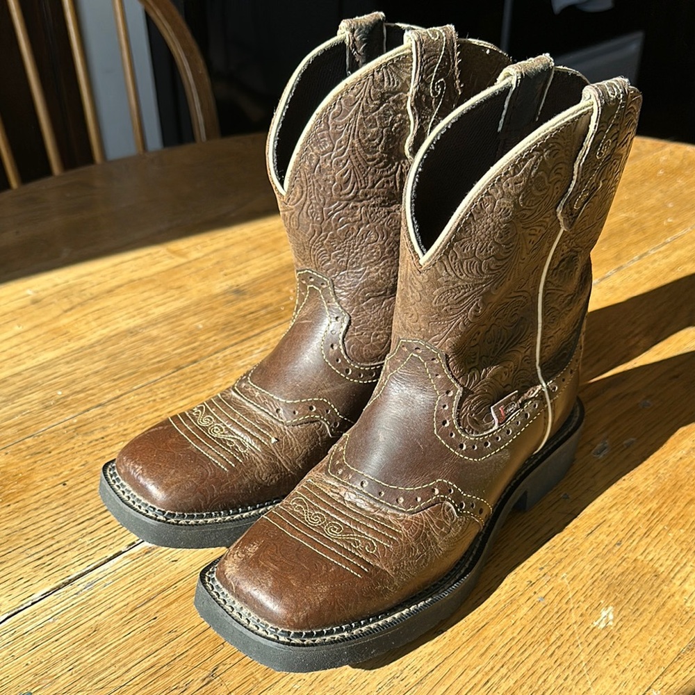 Justin Boots Brown Heeled Boots (Midi boots)